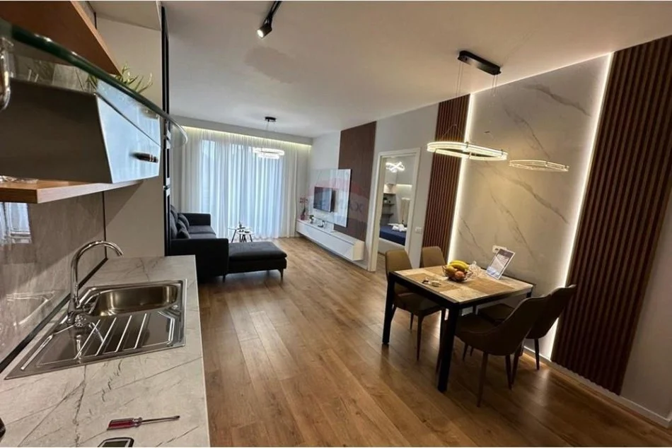 Tirane, shitet apartament 1+1 Kati 1, 70 m² 177.000 € (Rruga e Dibrës - Shkolla e Kuqe)