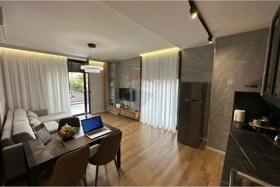 Tirane, shitet apartament 1+1 Kati 1, 88 m² 196.000 € (Rruga e Dibrës - Shkolla e Kuqe)
