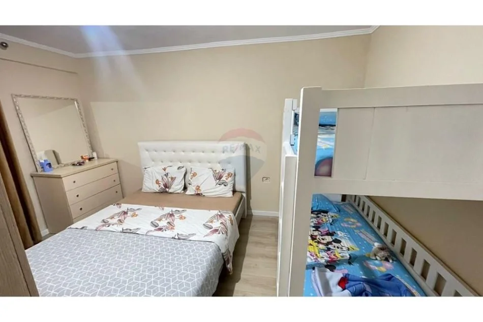 Tirane, jepet me qera apartament 1+1 , 400 € (Jordan Misja)