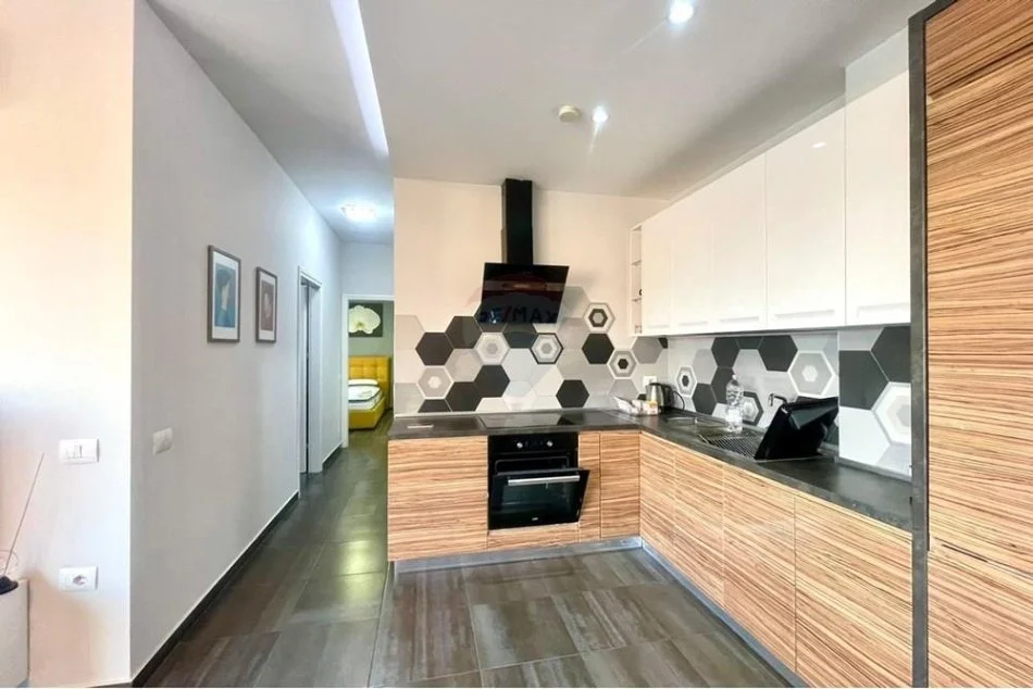 Tirane, jepet me qera apartament+verande | Penthouse 2+1 Kati 11, 90 m² 1.000 € (Pazari i Ri)