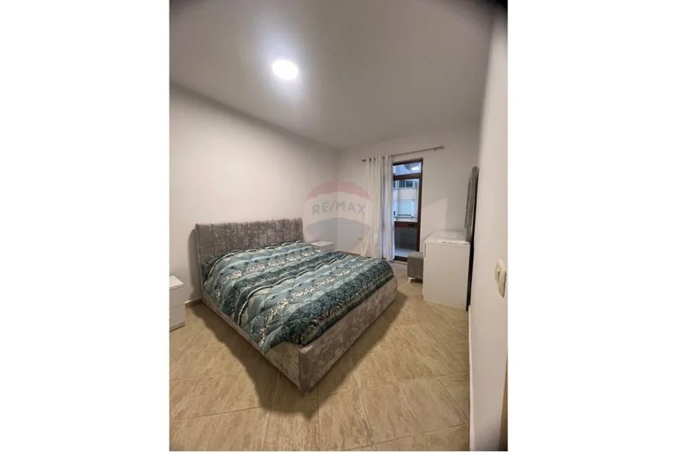 Tirane, jepet me qera apartament 2+1 , 800 € (21 Dhjetori)
