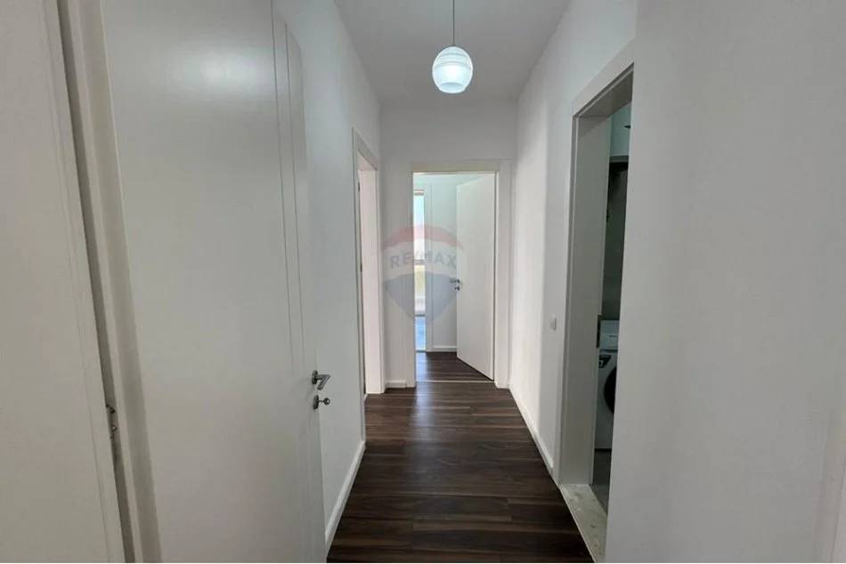 Tirane, jepet me qera apartament 2+1 , 550 € (Fusha e Aviacionit)