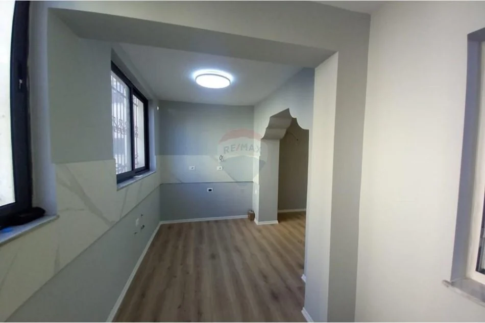 Tirane, shitet apartament 1+1 Kati 2, 75 m² 187.500 € (Myslym Shyri - Drejtoria e Policisë,)