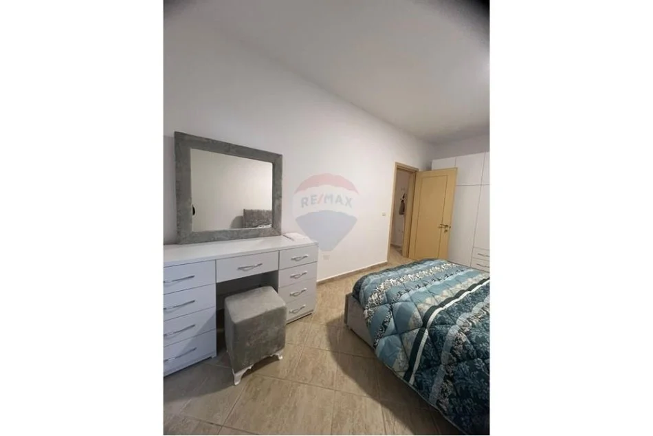 Tirane, jepet me qera apartament 2+1 Kati 7, 800 € (21 Dhjetori, Shqipëri)