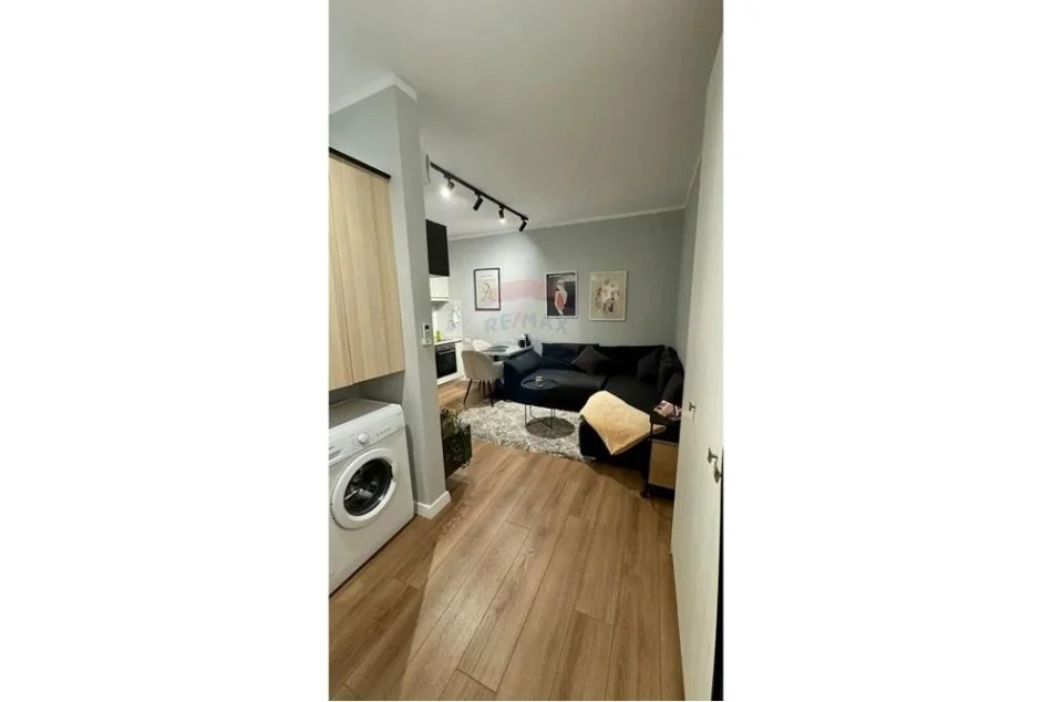 Tirane, jepet me qera apartament 1+1 Kati 8, 55 m² 550 € (Bulevardi Zogu I)
