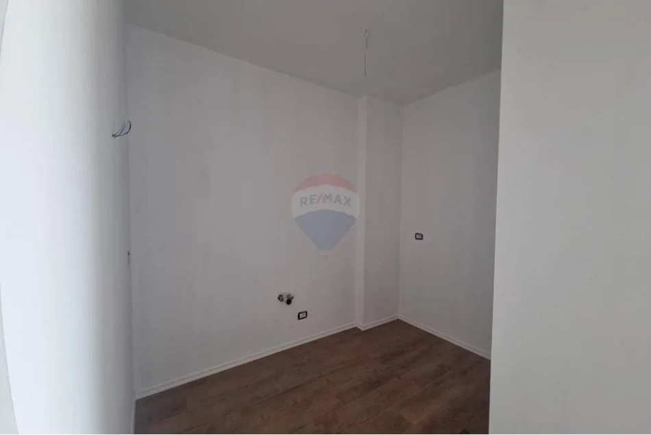 Tirane, jepet me qera apartament 3+1 , 108 m² 700 € (Akses Tirana - Laprakë - Dogana, Shqipëri)
