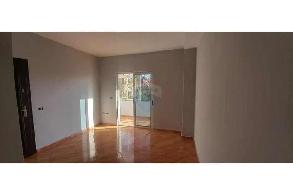 Tirane, jepet me qera apartament 2+1 , 400 € (Brryli)