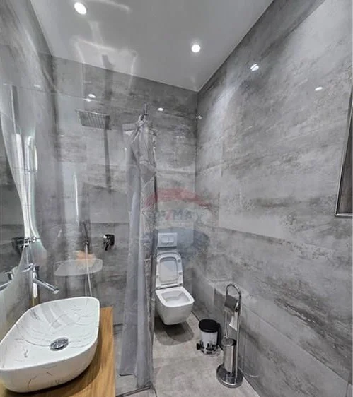 Tirane, jap me qera 2+1 , 120 m² 500 € 