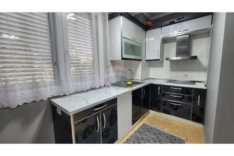 Tirane, jepet me qera apartament 2+1 , 650 € (Don Bosko)