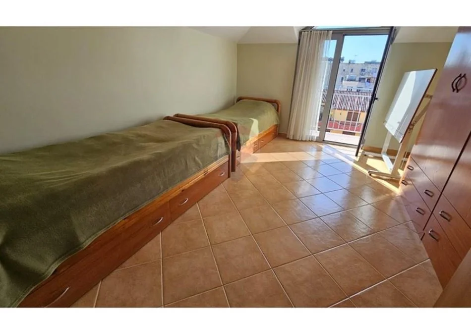 Tirane, jepet me qera apartament 2+1 , 400 € (Brryli)