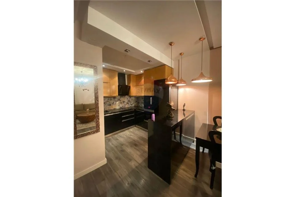 Tirane, jepet me qera apartament 2+1 Kati 7, 99 m² 700 € (Apartament 2+1 per qira tek Kontakti)