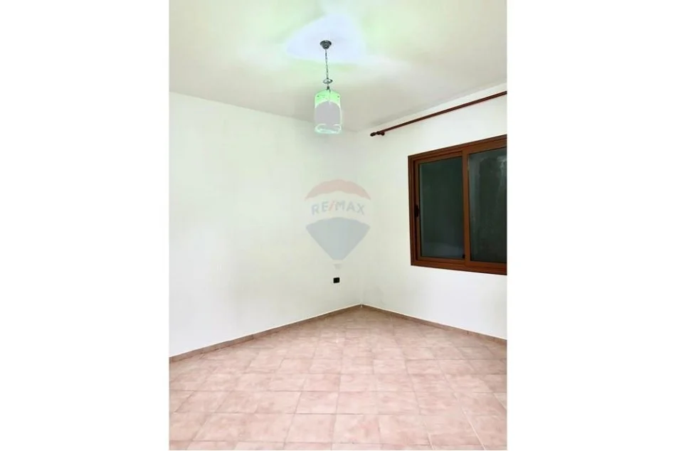 Tirane, jepet me qera apartament 2+1 , 350 € 