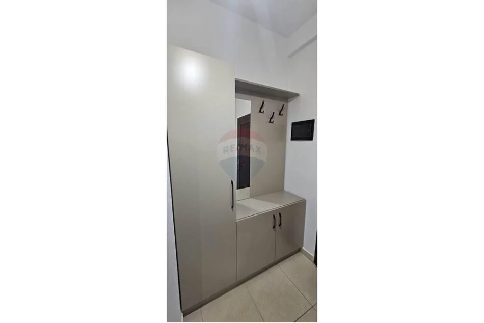 Tirane, jepet me qera apartament 1+1 , 450 € (Astir)