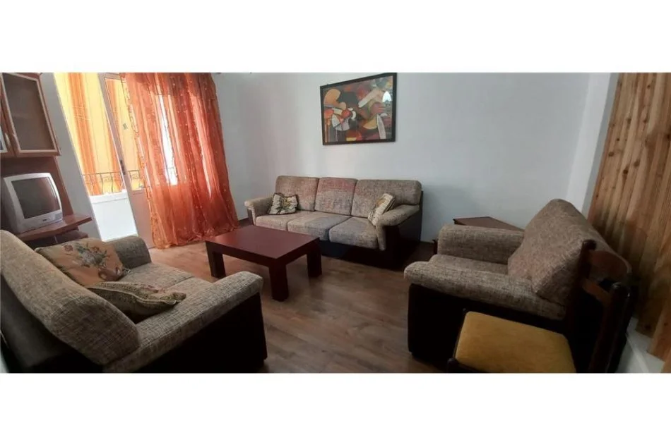 Tirane, jepet me qera apartament 1+1 Kati 3, 65 m² 550 € (Bllok - Bllok - Bllok, Shqipëri)