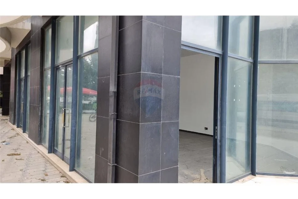 Vlore, shitet dyqan Kati 0, 117 m² (Lungomare)