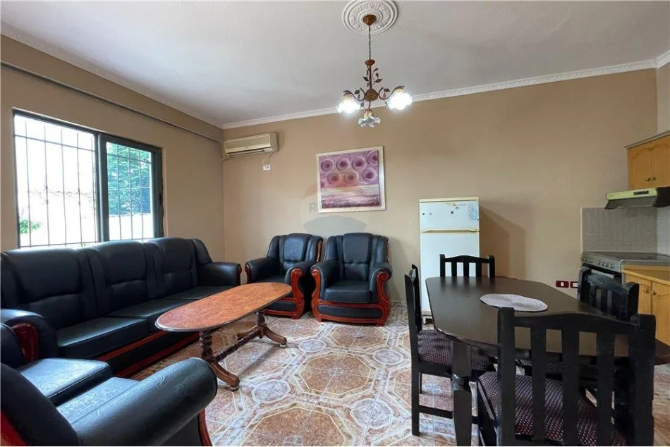 Tirane, jepet me qera apartament 2+1 Kati 1, 75 m² 400 € (Rruga Hysen Cino - Rruga e Elbasanit, Shqipëri)