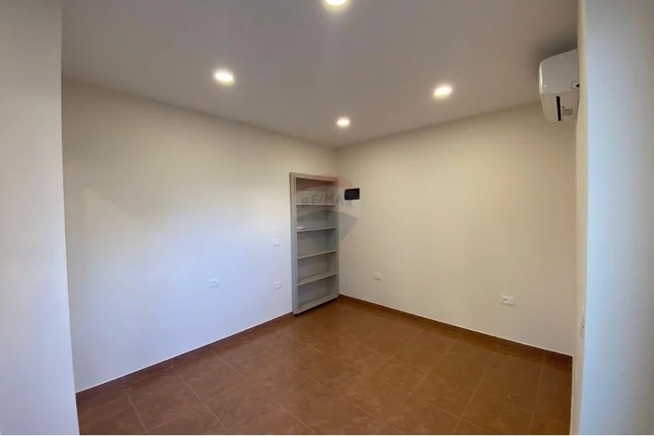 Tirane, jepet me qera zyre Kati 1, 16 m² 350 € (Rruga Qemal Stafa, Shqipëri)