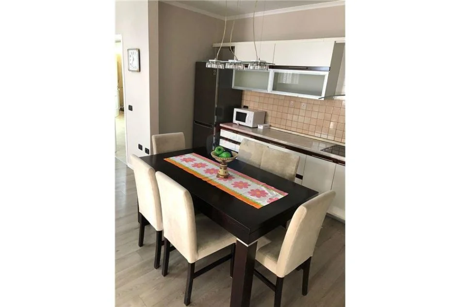 Tirane, jepet me qera 2+1 , 105 m² 640 € (Komuna e Parisit, Shqipëri)