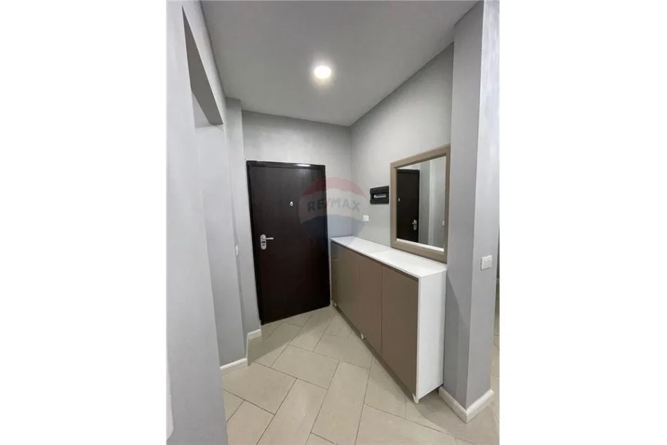 Vlore, jepet me qera apartament 1+1 , 65 m² 500 € (Uje i Ftoht)