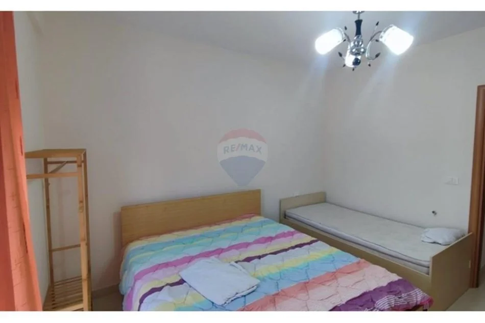 Tirane, jepet me qera apartament 2+1 , 550 € (Pazari i Ri)