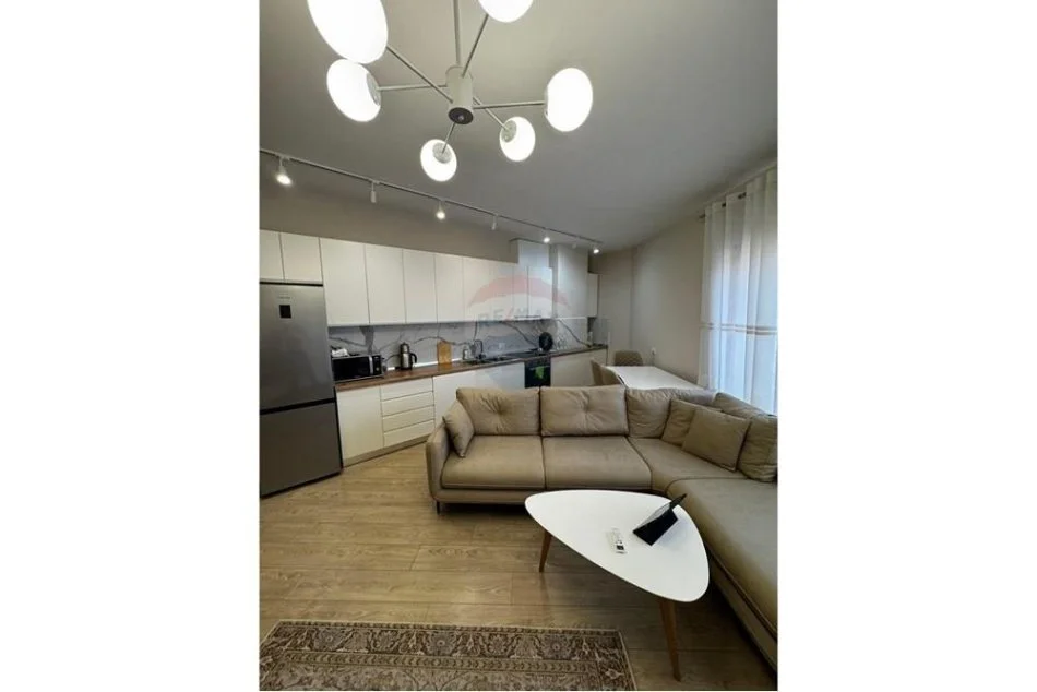 Tirane, jepet me qera apartament 1+1 , 74 m² 700 € (Kompleksi Delijorgji)