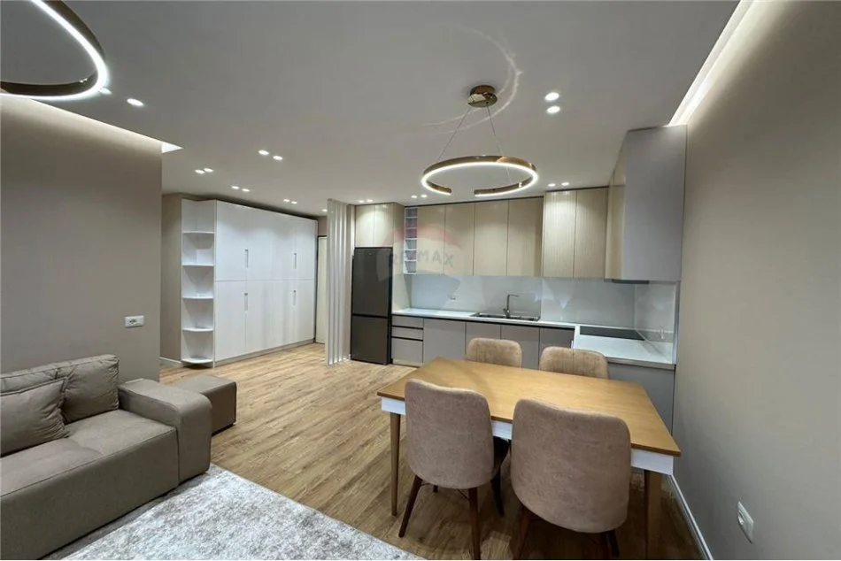 Tirane, jepet me qera apartament 2+1+Ballkon Kati 5, 110 m² 1.200 € (Rruga e Kosovareve)