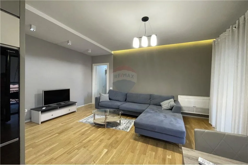 Tirane, jepet me qera apartament 2+1 Kati 7, 120 m² 1.200 € (rruga kavajes, kompleksi deliorgji)