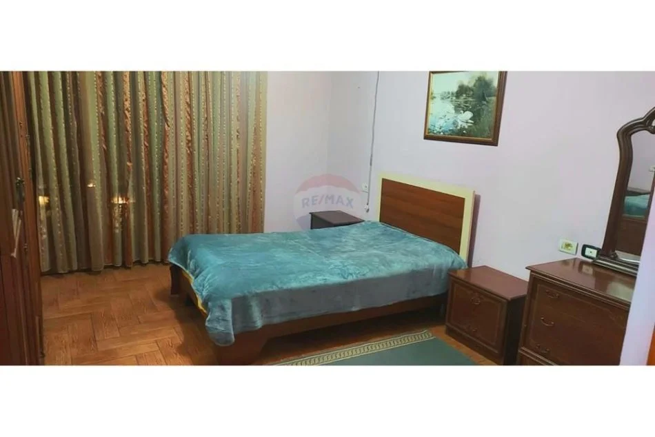 Tirane, jepet me qera apartament 1+1 Kati 4, 75 m² 550 € (21 Dhjetori, Shqipëri)