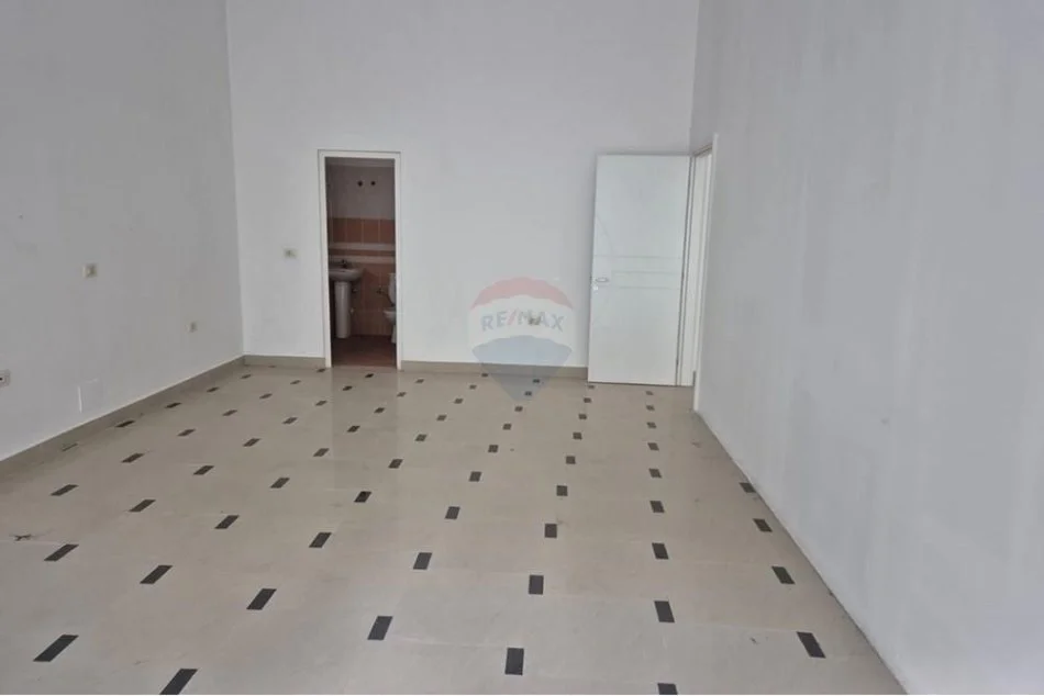 Tirane, jepet me qera dyqan Kati 0, 59 m² 500 € (Selitë, Shqipëri)