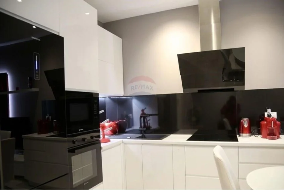 Tirane, jepet me qera apartament 2+1+Ballkon Kati 19, 95 m² 1.500 € (Stadiumi Air Albania)