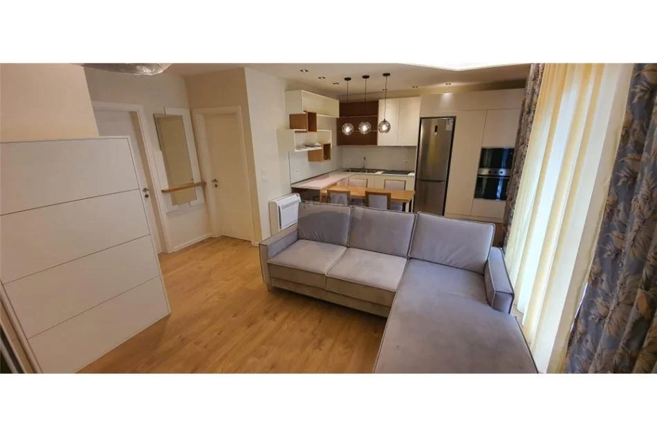 Tirane, jepet me qera apartament 1+1 Kati 5, 65 m² 800 € (Rruga e Barrikadave - Qendër, Shqipëri)