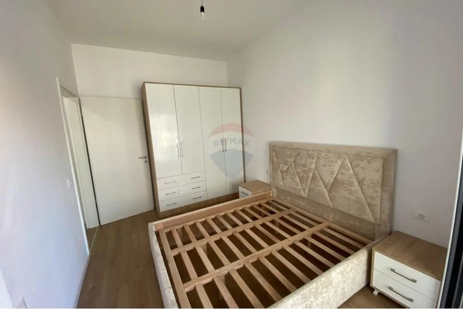 Tirane, jepet me qera apartament 1+1 Kati 5, 65 m² 400 € (Ali Dem)