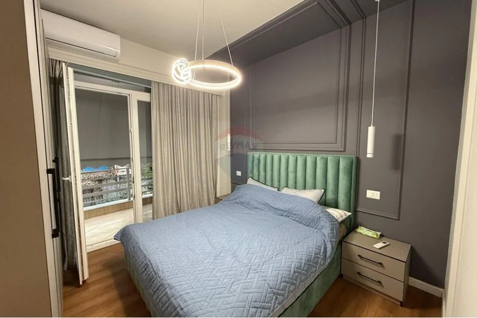 Tirane, jepet me qera apartament 2+1 , 84 m² 800 € (Komuna e Parisit,)