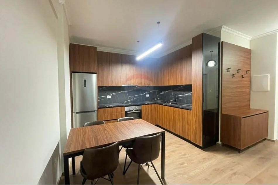 Tirane, jepet me qera apartament 1+1 Kati 4, 78 m² 700 € (Foleja e Gjelber - Zogu i Zi,)