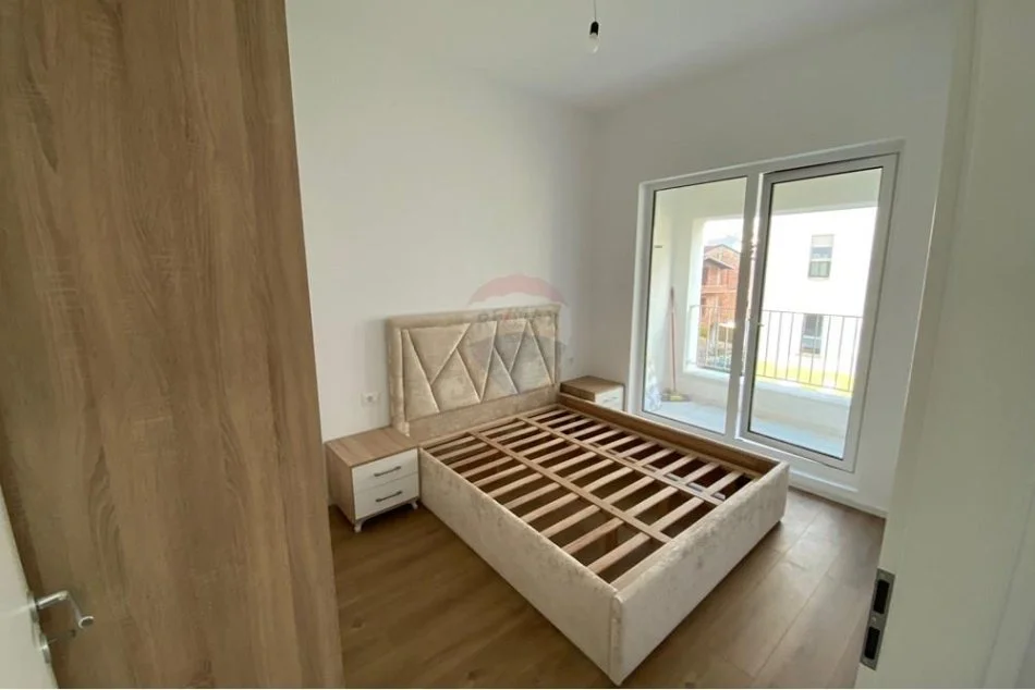 Tirane, jepet me qera apartament 1+1 Kati 7, 65 m² 400 € (Ali Demi,)