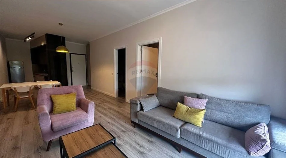 Tirane, jepet me qera apartament 1+1 , 73 m² 650 € (TEG - Rose Garden)