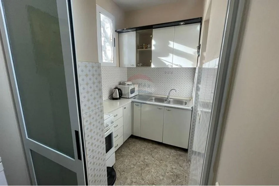 Tirane, jepet me qera apartament 1+1 Kati 3, 68 m² 500 € (Pazari i Ri,)