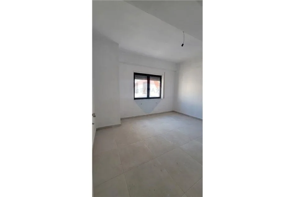 Tirane, shes apartament duplex 4+1 Kati 0, 208 m² 398.500 € (Rruga e Zallit - Rezidenca Kodra e Diellit, Shqipëri)