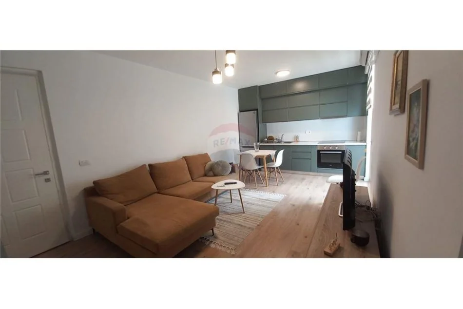 Tirane, jepet me qera apartament 1+1 Kati 3, 60 m² 700 € (Reshit Collaku - Shallvaret - Myslym Shyri -)