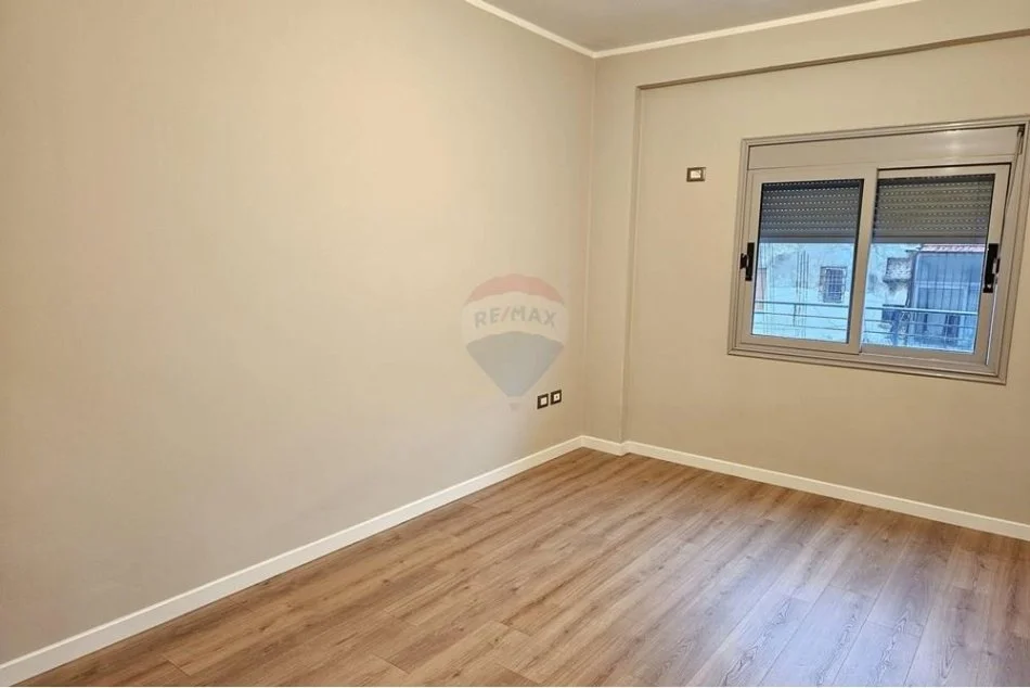 Vlore, shitet apartament 1+1 Kati 2, 62 m² 100.000 € (Blv.Ismail Qemali)