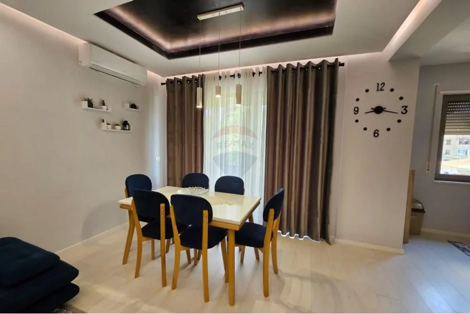 Tirane, jepet me qera 2+1 Kati 2, 86 m² 600 € (Rruga e Dibrës)