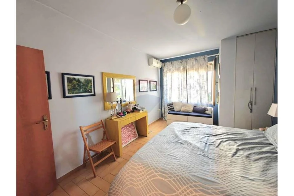 Tirane, jepet me qera apartament 2+1+Ballkon Kati 5, 125 m² 1.000 € 