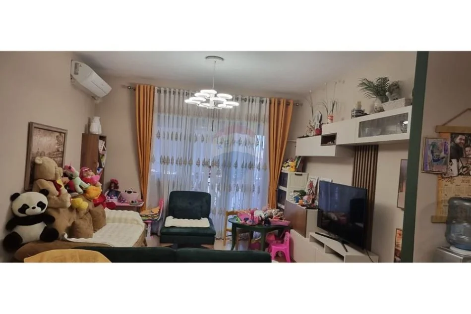 Tirane, shitet apartament 1+1+Ballkon Kati 2, 71 m² 122.000 € (ish fusha e aviacionit)