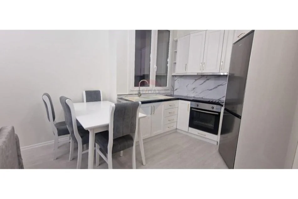 Tirane, jepet me qera apartament 1+1+Ballkon Kati 6, 71 m² 500 € (Unaza e Re, Astir)