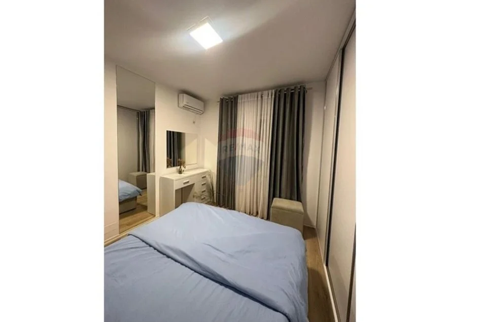 Tirane, jepet me qera apartament 1+1 , 70 m² 550 € (5 Maj)