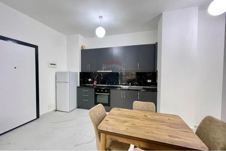 Tirane, jepet me qera apartament 1+1 Kati 8, 70 m² 550 € (Fusha e Aviacionit, Shqipëri)