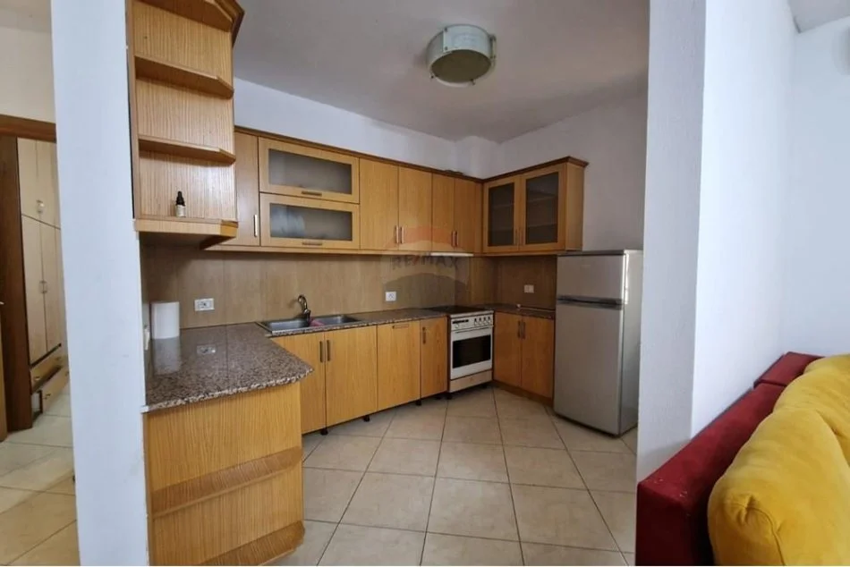 Tirane, jepet me qera 1+1 Kati 4, 70 m² 500 € (kodra e diellit)