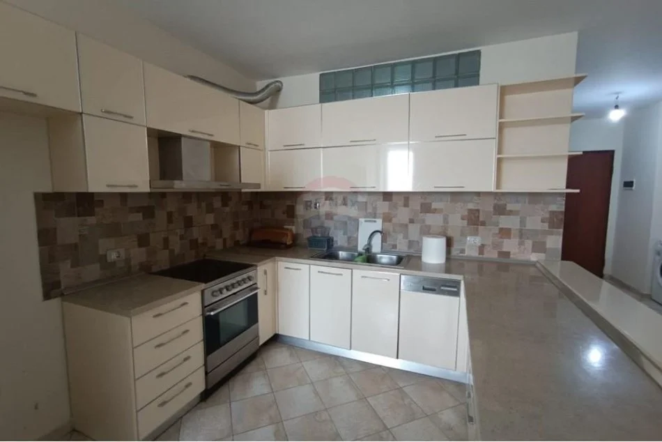 Tirane, jepet me qera apartament 2+1 Kati 5, 122 m² 700 € (Apartament 2+1+2 me qera ne Don Bosko)