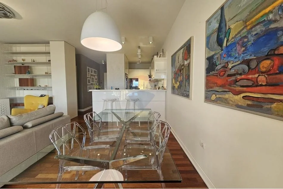 Tirane, jepet me qera apartament 2+1+Ballkon Kati 1, 105 m² 1.200 € (Sauk)