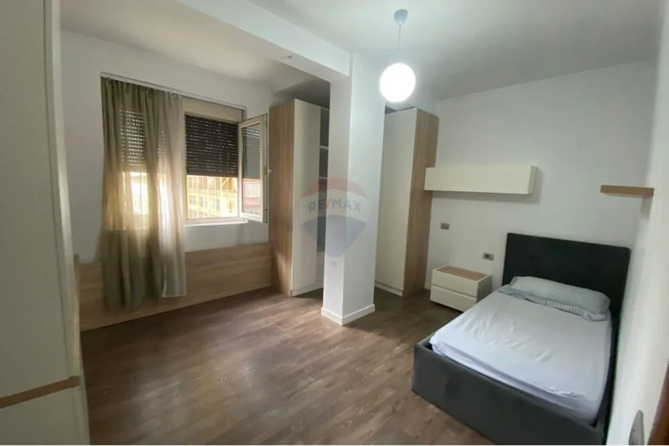 Tirane, jepet me qera apartament 2+1 Kati 3, 92 m² 650 € (Stadiumi Dinamo)